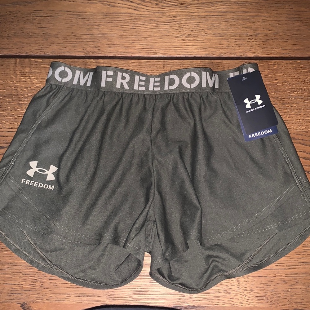 Army green/ olive green under armour shorts